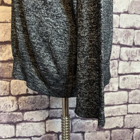 Ivy Ridge Black & Gray Top W/ lace Detail - Picture 6 of 11